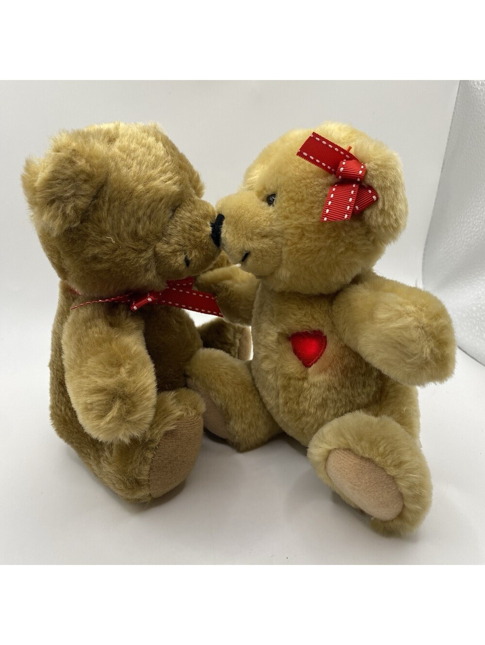 Hallmark Kissing Brown Bears Red Bows Light Up Heart Plush